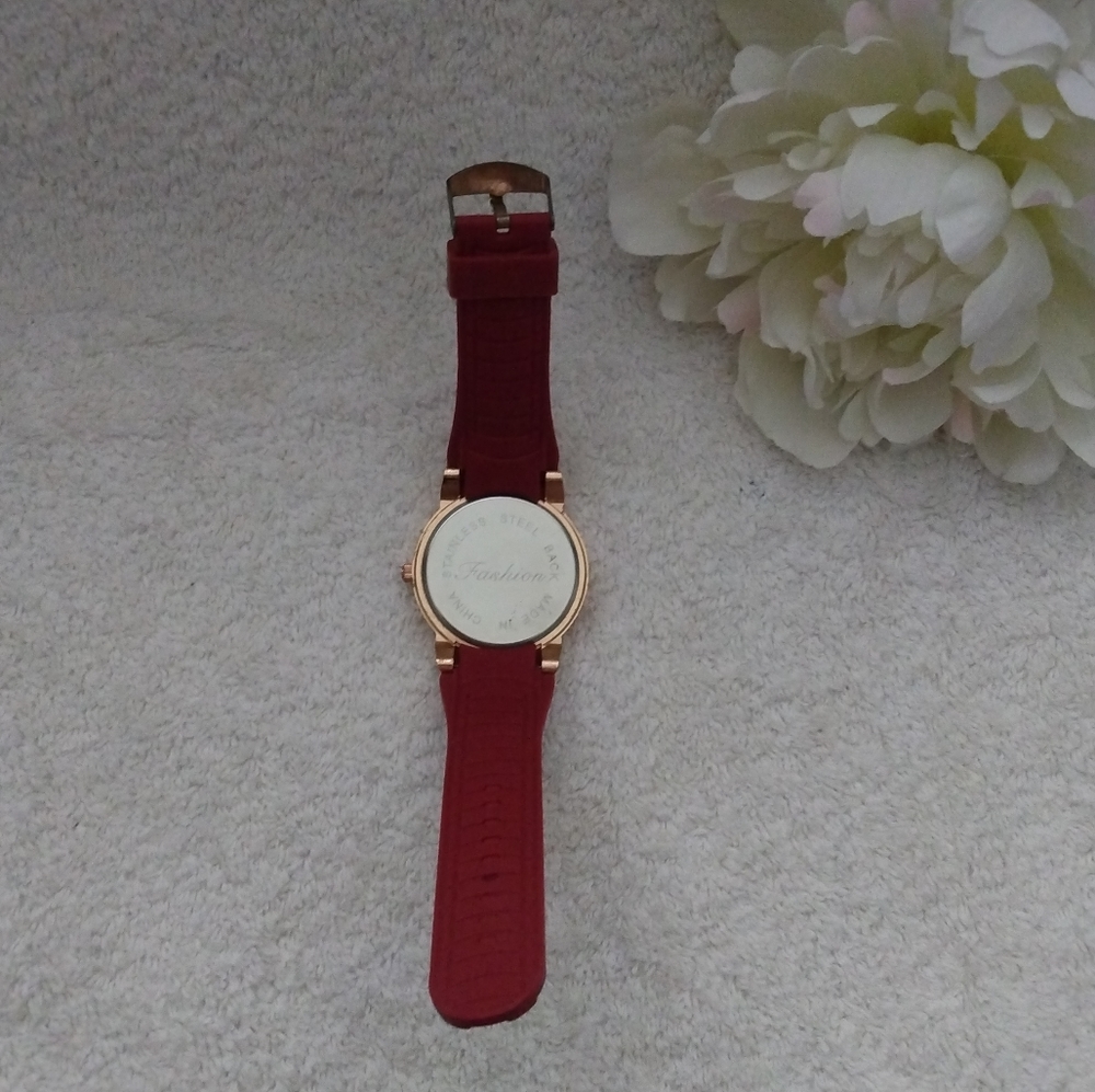 3/$10 🌟 Red, Ladies Fashion Watch - Picture 3 of 10